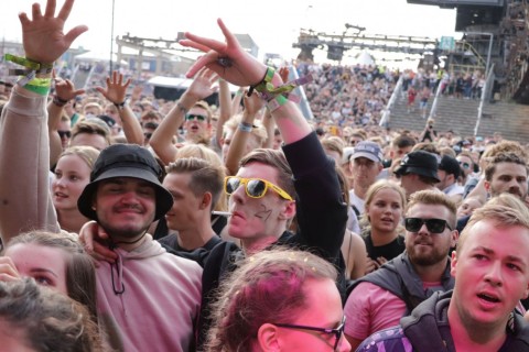 Nura-Crowd.