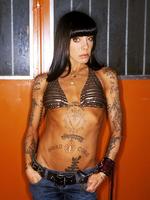 Bif Naked: Sängerin an Brustkrebs erkrankt