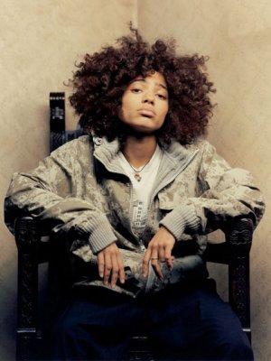 Moonbootica: "Do Not Do Me (Like Dis)" featuret Nneka