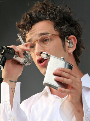 The 1975: Millionenklage wegen Bühnenkuss